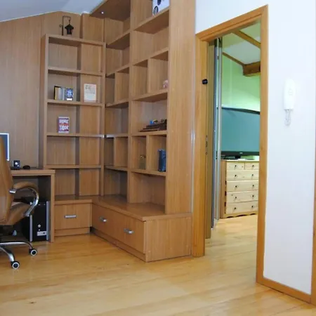 Spacious Modern House In With Parking. 펜션 *