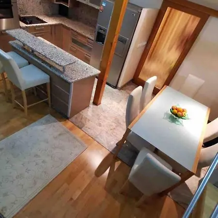 Holiday home Spacious Modern House In With Parking. *
