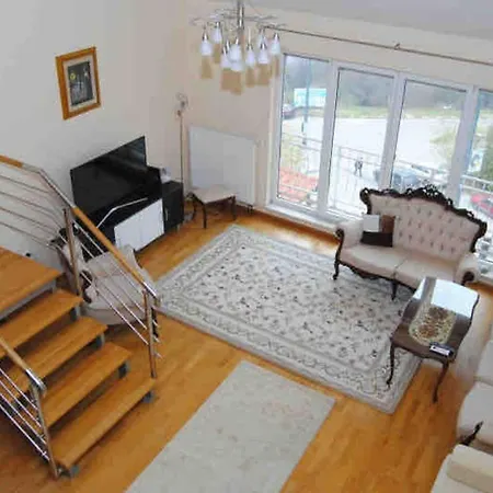 Spacious Modern House In With Parking. 펜션 *
